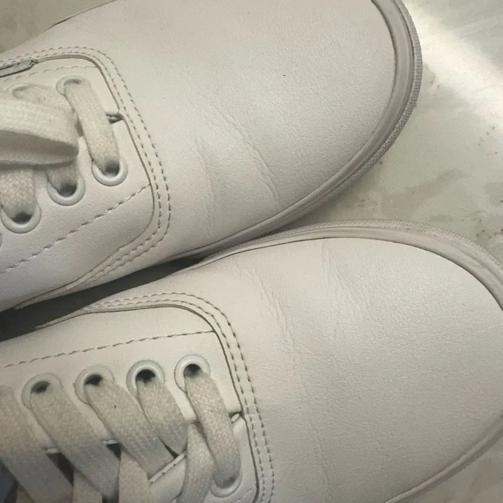 Men’s White Vans - Picture 7 of 8